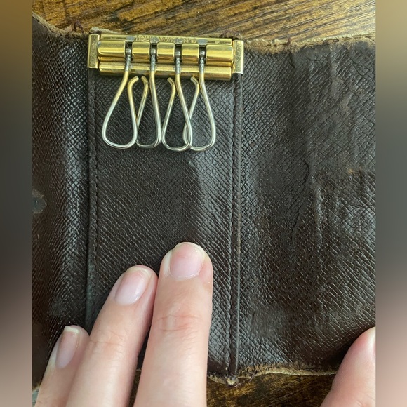 LV Damier Ebene Key Holder - Picture 9 of 10